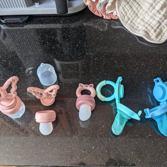 Assorted Silicone and Mesh Teething Feeder Pops - Picture 6 of 6
